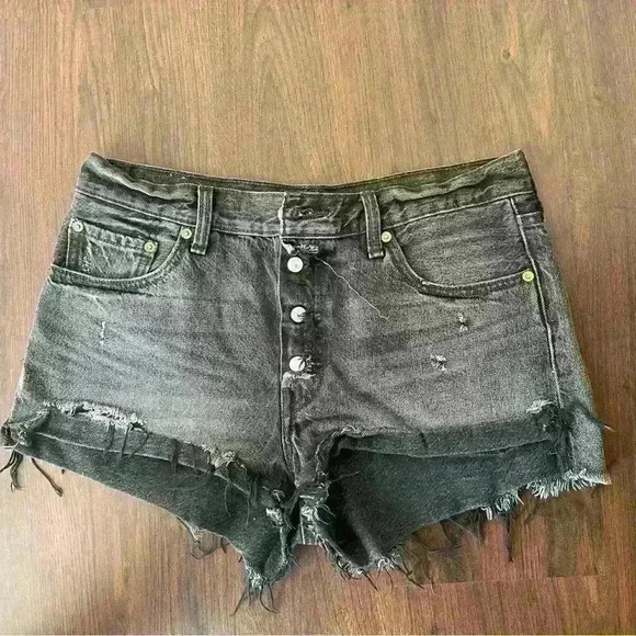 Levi's 501 Black Denim High Waisted Cut Off Jean Shorts , Size: 29, wash black - Picture 3 of 10